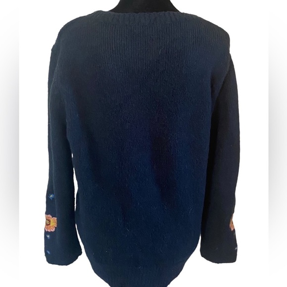 Cliche navy crew neck sweater with bright floral embroidery sz M - Picture 3 of 7